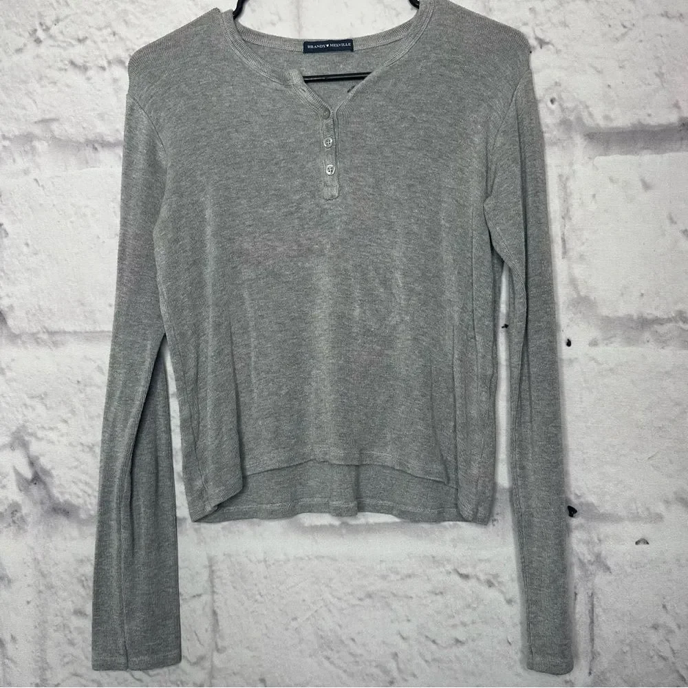 🔸BUNDLE ONLY🔸 |EUC| BRANDY MELVILLE Long Sleeve Quarter Button Henley - Picture 1 of 6